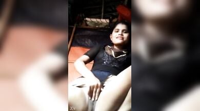 गरीब घर की खूबसूरत देहाती लड़की ने बेशर्मी से किया हस्तमैथुन