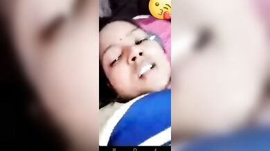 देसी विलेज लेडी ने ऑनलाइन कॉल में काली चूत दिखाई