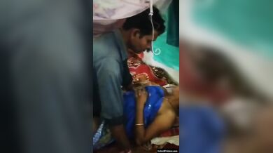 सेक्सी आसामी रंडी को देसी लड़का चोद रहा है