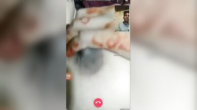 वीडियो कॉल पर लड़की ने बॉयफ्रेंड को दिखाए बड़े बड़े बूब्स