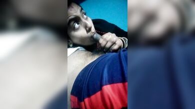 टीवी देखते हुए भाभी ने लंड चूसा देवर जी का
