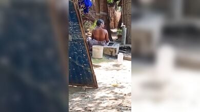 नंगी नहाती हुई चाची का वीडियो बनाया