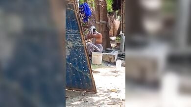 नंगी नहाती हुई चाची का वीडियो बनाया