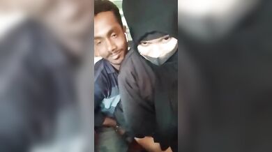 केरल की हिजाब गर्ल लंड सहला के गोदी में बैठी
