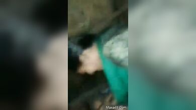 पति के सामने देवर के लंड पर हंसते खेलते हुए गांड पटकती बेशर्म भाभी