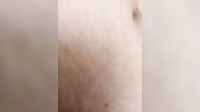 खेत में चूत फिन्गरिंग कर के पानी की बोतल चूत में दी