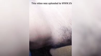 खेत में चूत फिन्गरिंग कर के पानी की बोतल चूत में दी