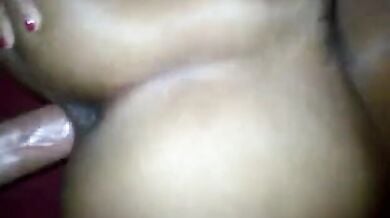 टैटू वाली गर्लफ्रेंड की मोटे लंड से की रात भर चुदाई