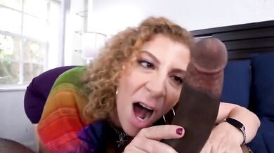 पड़ोसी का काला तगड़ा लौड़ा देख मिल्फ Sara Jay हुई हैरान