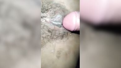 बीवी की चूत का दाना रगड़कर पति ने की चुदाई