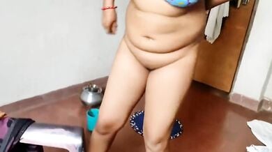 मेरी गुस्सैल गर्लफ्रेंड को गालियां देकर ब्रा पेंटी पहनते हुए देखें