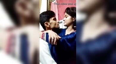 कजिन भाई बहन ने की प्यार भरी किसिंग, फिर भाई ने चूसे उसके चूची