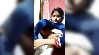 कजिन भाई बहन ने की प्यार भरी किसिंग, फिर भाई ने चूसे उसके चूची