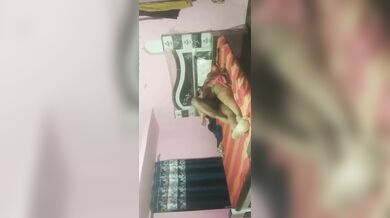 ड्राइवर रमेश से चुदी साडीवाली माधुरी आंटी