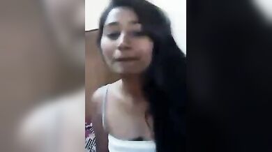 तेलुगु बेब स्वाति नायडू ने किया अपनी काली कलूटी चूत का मास्टरबेशन