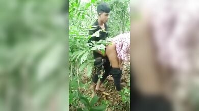 हिडन केम में जवान लड़की की चूत चुदाई करता बॉयफ्रेंड