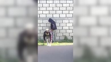 कॉलेज गर्ल ने कॉलेज के पीछे बॉयफ्रेंड को मुट्ठ मार दिया