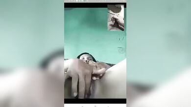 वीडियो कॉल पर हस्तमैथुन दिखाकर आंटी ने लड़के का मुठ निकाल डाला