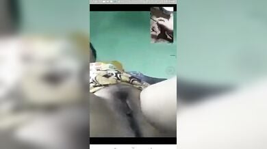 वीडियो कॉल पर हस्तमैथुन दिखाकर आंटी ने लड़के का मुठ निकाल डाला