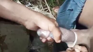 देसी लड़की ने की खेत में चुदवाने की सब तैयारी!