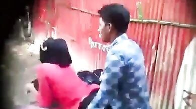 पब्लिक प्लेस में चुदाई करते कॉलेज वाले लवर्स को चुपके से फिल्माया