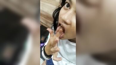 चोकोलेट लगा के लंड चुस्ती मुंबई की जवान लड़की