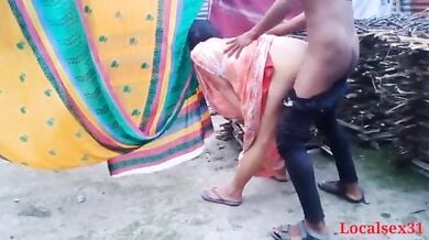 गाँव की भाभी कपडे सूखाने आई तब देवर जी ने चोदा