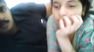 ब्यूटीफुल मासूम सी गर्लफ्रेंड के साथ मुछड़ यार ने बनाया सेक्स एम एम एस