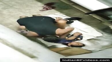 फैक्टरी मे काम करने वाली रंडी भाभी को चोदता हुआ मैनेजर