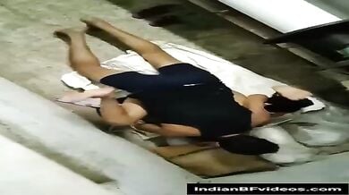 फैक्टरी मे काम करने वाली रंडी भाभी को चोदता हुआ मैनेजर