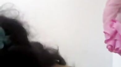 लंड चूसते हुए बॉयफ्रेंड से बातें करती साउथ इंडियन लड़की