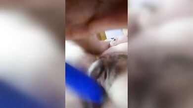 चश्मिश इंडियन हाउसवाइफ ने डिल्डो से किया मास्टरबेशन