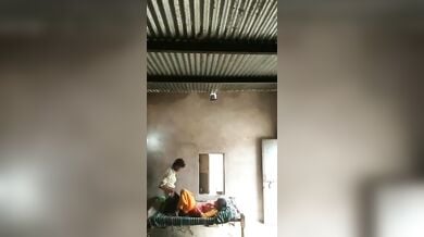 भोजपुरी देहाती पड़ोसियों ने खटिया पर की चोदा चोदी