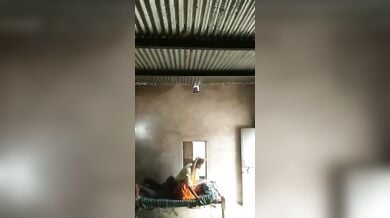 भोजपुरी देहाती पड़ोसियों ने खटिया पर की चोदा चोदी