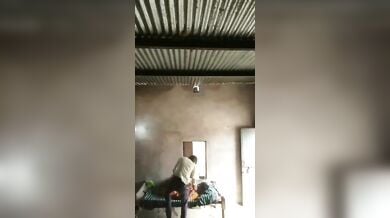 भोजपुरी देहाती पड़ोसियों ने खटिया पर की चोदा चोदी