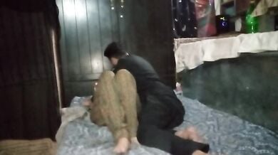 चश्मिश भाभी ने डौगी शॉट में चुदाई की इच्छा दिखाई!