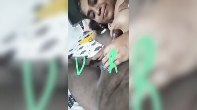 बडे बूब्स वाली देसी आंटी अपने पडोसी का जवान लंड चुस्ती हुई