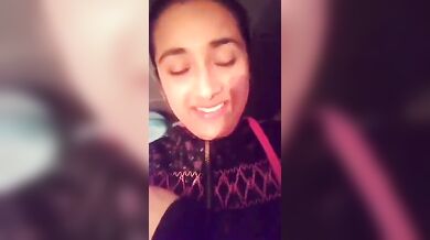 खूबसूरत पंजाबी लौंडी से लंड चूसाकर, उसे टॉयलेट सीट पर बिठाकर चूत देखी