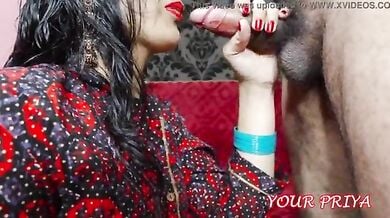 बूढ़े बाप की जवान बीवी से सौतेले बेटे ने किया हॉट सेक्स!