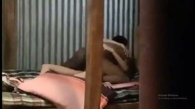 पति पत्नी की चुदाई किसी ने खिड़की से चुपचाप फिल्माई