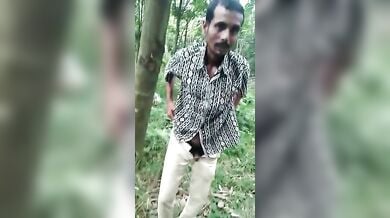 कचरेवाले से चुद्ते पकड़ी गई देसी भाभी