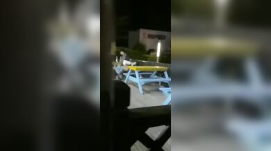 देर रात ओपन रेस्टोरेंट में चुदाई करते लवर्स को चुपके से फिल्माया