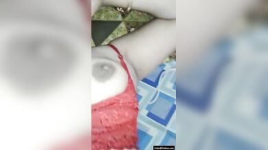 बीवी को रेड सेक्सी ब्रा पहनाकर बनाया चुदाई का वीडियो