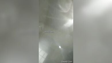 मल्लू दीदी ने बनाया नंगा नहाने वाला वीडियो