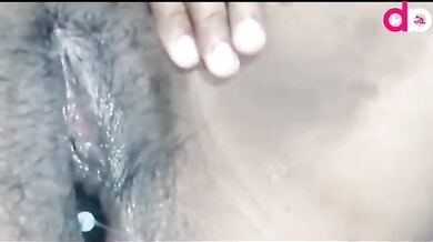सेक्सी आंटी की हॉट चूत में बड़ा काला डिलडो घुसा!