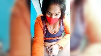 चूत दिखाने के लिए ऑनलाइन फैन से पैसे मांगती इंडियन लड़की