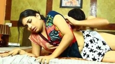 खूबसूरत नौकरानी के साथ मालिक ने किया हॉट रोमांस