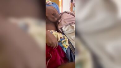 कामवाली भाभी ने चूत में ऊँगली करवाई जल्दी जल्दी में