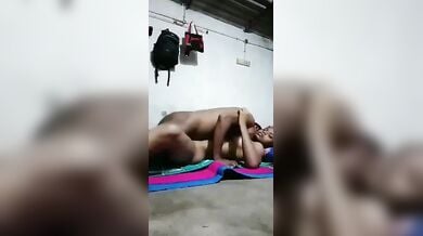 आदमी ने मिशनरी स्टाइल में चोदी अपनी कॉलेज जाने वाली प्रेमिका