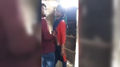 गरीब देहाती लवर्स ने अपनी झोपड़ी में किया चूत, लंड और होठों का मिलन